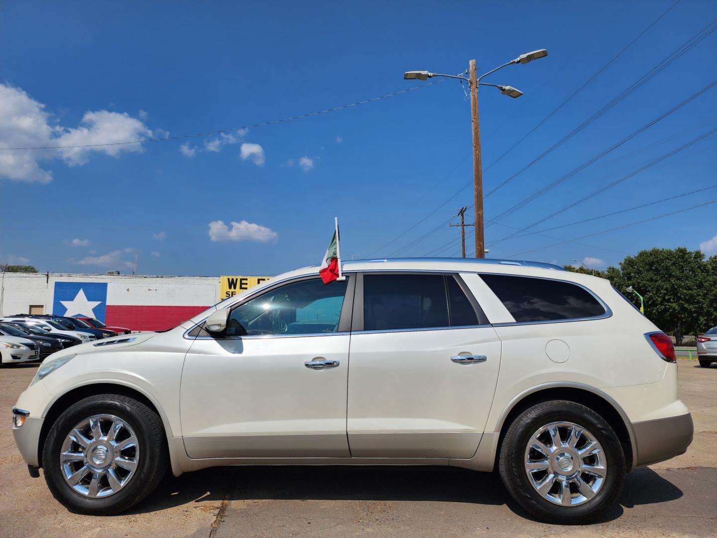 2011 DIAMOND WHITE Buick Enclave CXL (5GAKRBED2BJ) , AUTO transmission, located at 2660 S.Garland Avenue, Garland, TX, 75041, (469) 298-3118, 32.885551, -96.655602 - Welcome to DallasAutos4Less, one of the Premier BUY HERE PAY HERE Dealers in the North Dallas Area. We specialize in financing to people with NO CREDIT or BAD CREDIT. We need proof of income, proof of residence, and a ID. Come buy your new car from us today!! This is a LOADED 2011 BUICK ENCLAVE C - Photo#6